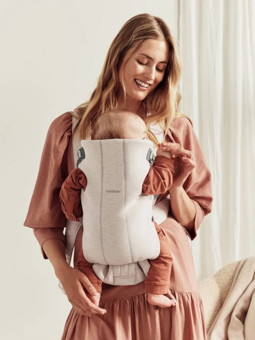 Baby Bjorn Carrier Mini in Light Beige 3D Jersey - Picture 3 of 6